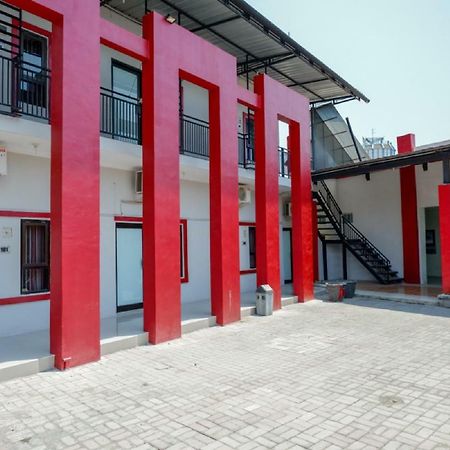 Hotel RedDoorz Syariah near Alun Alun Tegal Exterior foto