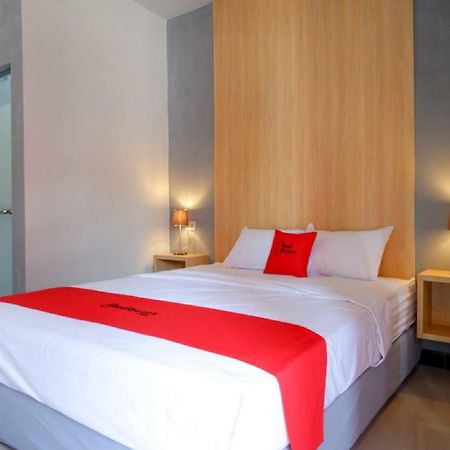 Hotel RedDoorz Syariah near Alun Alun Tegal Exterior foto