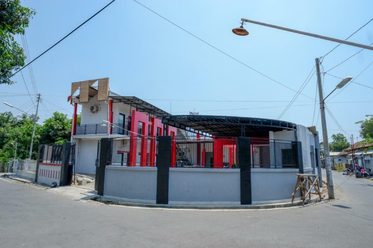 Hotel RedDoorz Syariah near Alun Alun Tegal Exterior foto