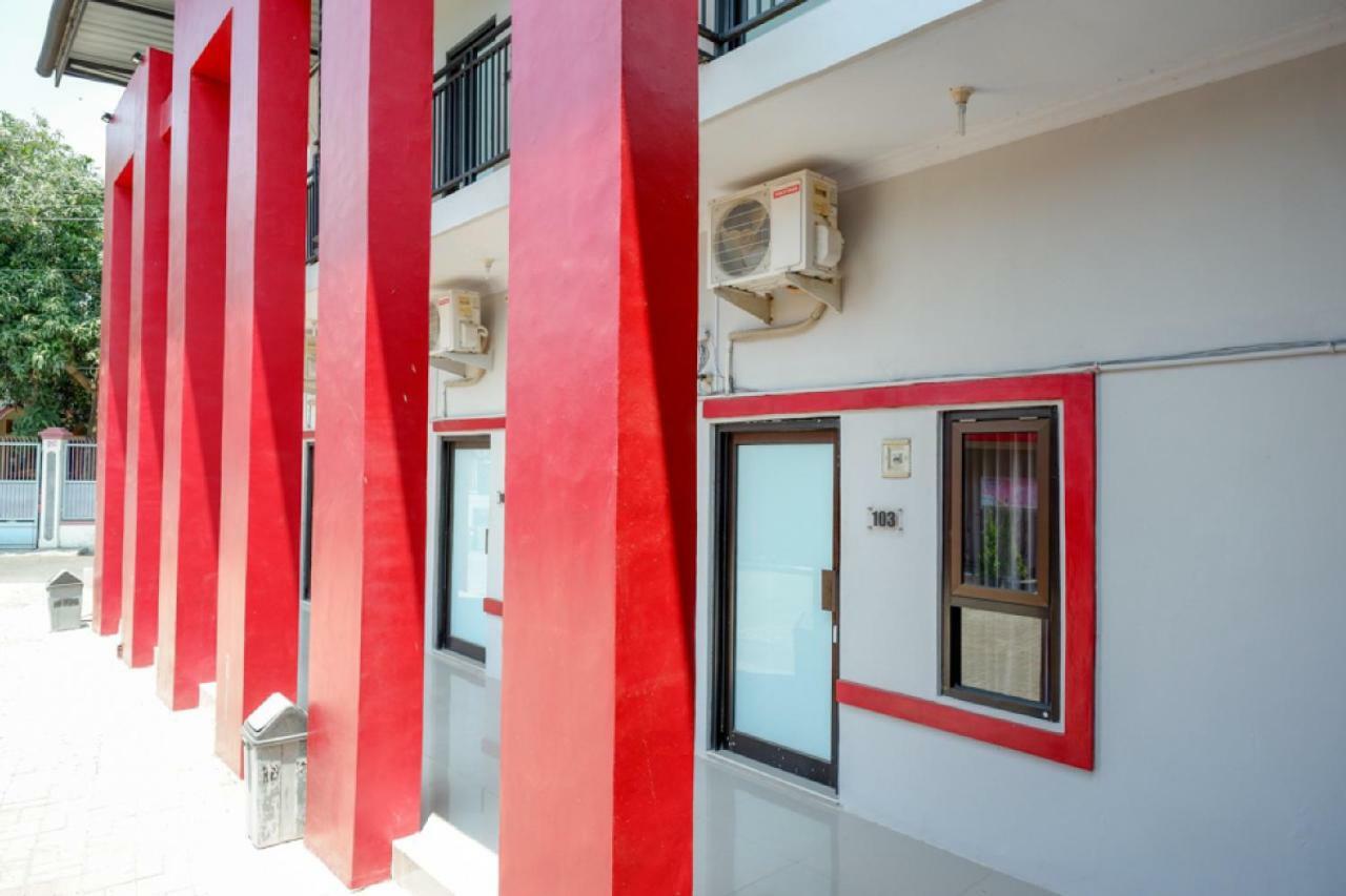 Hotel RedDoorz Syariah near Alun Alun Tegal Exterior foto