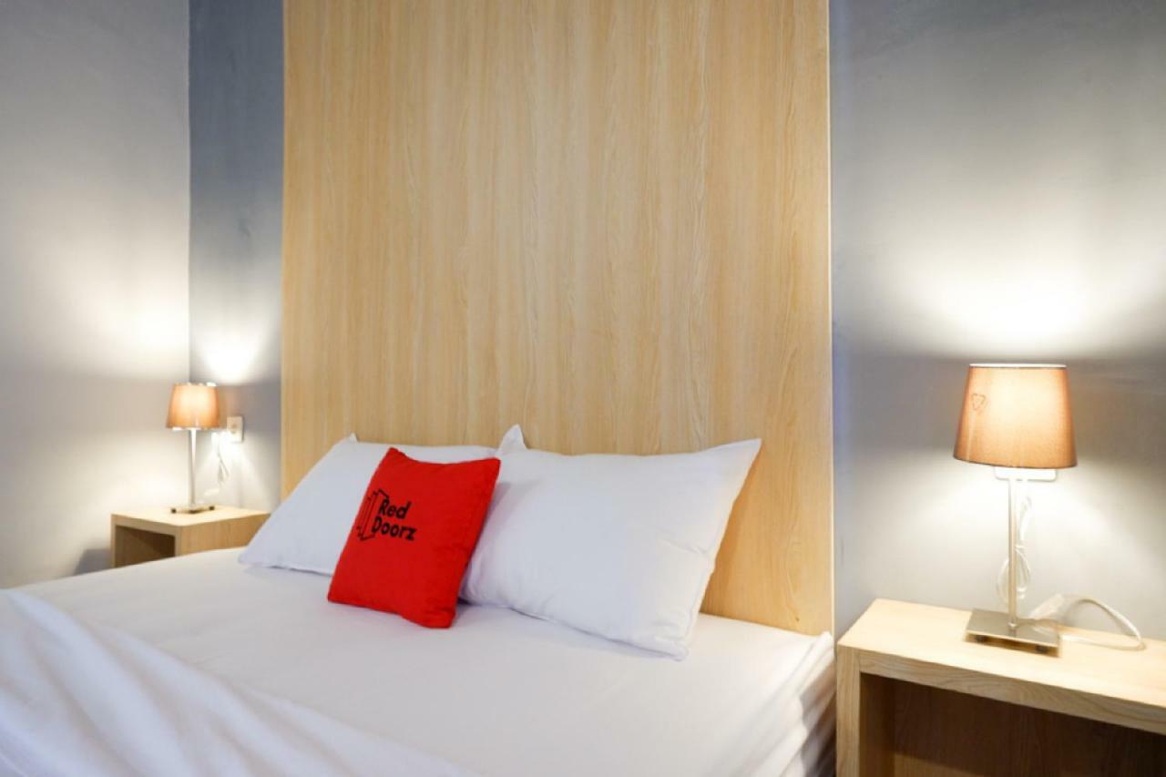 Hotel RedDoorz Syariah near Alun Alun Tegal Exterior foto