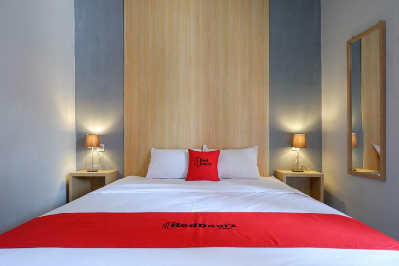 Hotel RedDoorz Syariah near Alun Alun Tegal Exterior foto